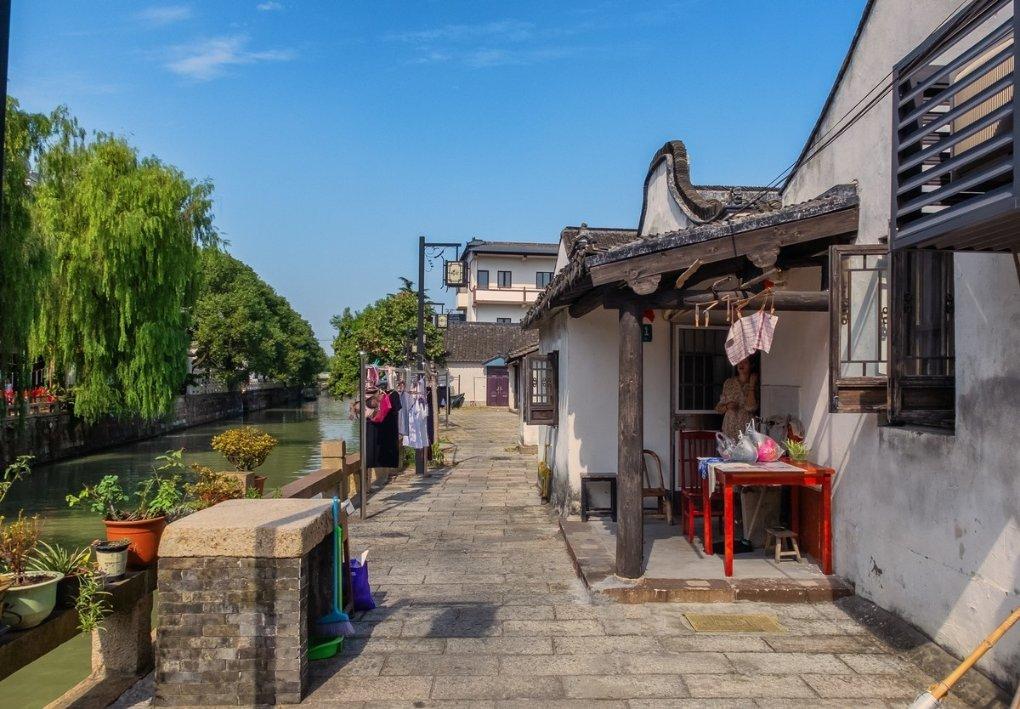 暖在椰城: 情系低保户 寒冬送温暖